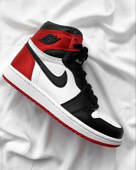 Cheap Jordan Shoes, Nike Shoes Girls, Jordan Shoes Girls, All Nike Shoes, Cheap Jordans, Shoes Outfit Fashion, Cute Nike Shoes, Nike Air Jordans, Cute Nikes