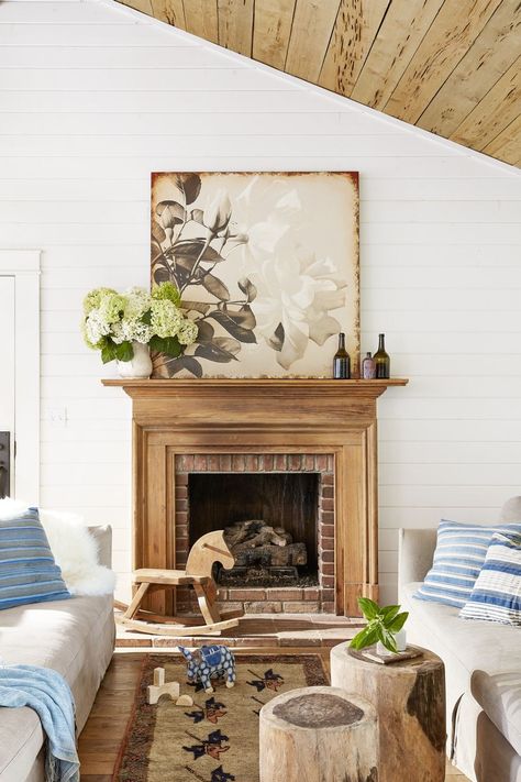 fireplace mantel ideas antique wood Wood Fireplace Surrounds, Fireplace Mantel Designs, Cottage Fireplace, Living Room Fireplace, Rustic Mantel, Mantel Design, Real Estat, Fireplace Mantel Decor, Farmhouse Fireplace