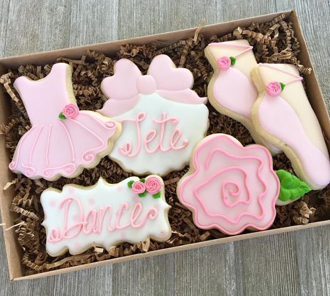 Dance Recital Decorations, Dance Themed Cookies, Dancing Cookies Decorated, Dance Decorated Cookies, Dance Recital Cookies Decorated, Dance Cookies Decorated, Ballerina Birthday Cookies, Ballerina Cookies Decorated, Ballerina Cookies Royal Icing