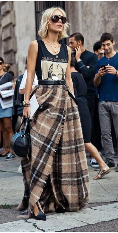 Outfit Ideas Korean Skirts, Street Style Skirt, Blogger Street Style, 2020 Fashion Trends, Street Style Chic, Moda Vintage, Trendy Outfit, Style Blogger, Plaid Skirt