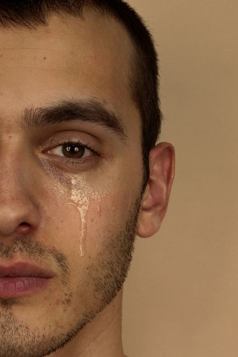 Men Reveal The Things That Make Them Cry Jennifer Albert, Men Cry, Uk Life, Crying Photography, Reference Pose, Nature Background Images, Amazing Funny Facts, Boys Don't Cry, Male Makeup