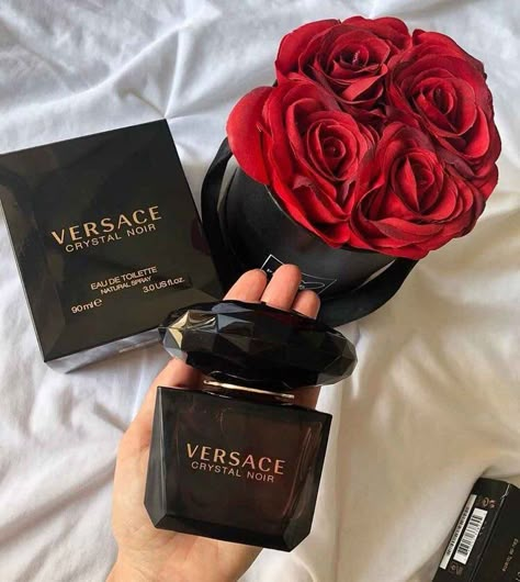 Perfume Versace Mujer, Versace Parfum, Purple Perfume, Versace Crystal Noir, Versace Fragrance, Light Blue Dolce Gabbana, Crystal Noir, Perfume Versace, Versace Perfume