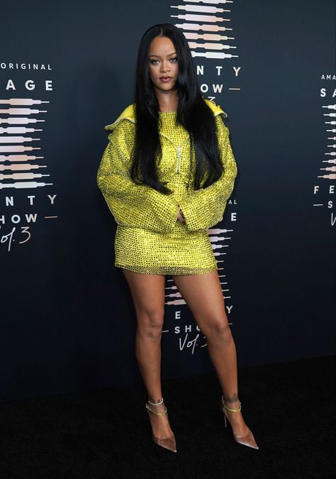 Brown And Orange Aesthetic, Eid Family, Rihanna Savage, Rihanna Red Carpet, Rhianna Style, Babushka Style, Savage X Fenty Show, Rihanna Body, Rihanna Dress