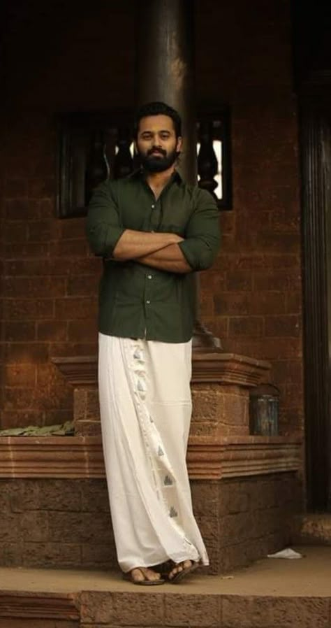 Kerala Mens Wear, Dhoti Photoshoot Men, Onam Dress For Men, Pongal Outfit Ideas Men, South Indian Wedding Men Outfit, Onam Poses For Men, Kerala Dhoti For Men, Kerala Mundu And Shirt Men, Lungi Outfits For Men