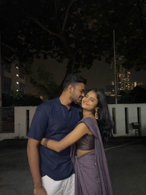 Couple Photo In Traditional, Saree Poses Couple, Couple Goal Indian, Traditional Couple Pics, Couple Traditional Poses, Traditional Couple Photoshoot, Traditional Couple Poses, Saree Couple, Indian Couple Aesthetic