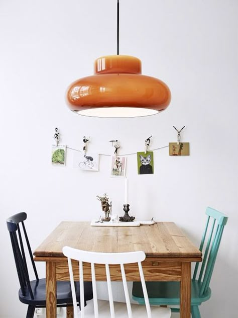 Mismatched dining room chairs Scandinavian Dining, Retro Home Decor, Style At Home, Retro Home, 인테리어 디자인, Home Fashion, Doterra, Home Is Where, Dining Rooms