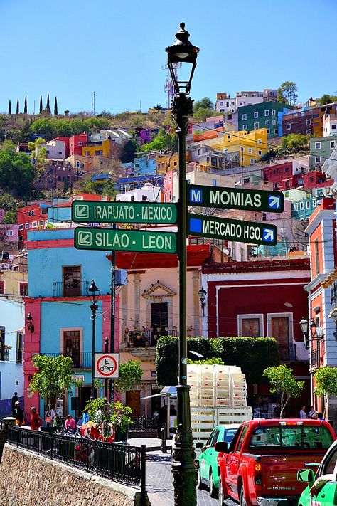 Guanajuato, Mexico Street Food Tour Mexico Street Food, Aloita Resort, Mexico Aesthetic, Explore Mexico, Colorful Buildings, Mexico Culture, México City, Food Tour, Mexico Vacation