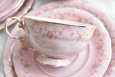 Teacup Set Aesthetic, Pink Teacup Aesthetic, Pink Tea Cup Aesthetic, Cute Tea Sets, Pink Crockery, Aesthetic Tea Set, Tea Set Aesthetic, Unique Cups, Vintage Tea Cup Set