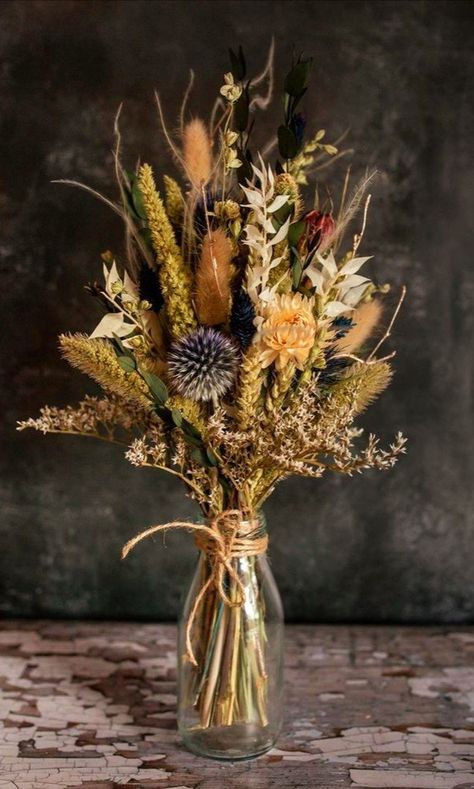 Dried And Fresh Flowers Arrangement, Wild Flower Display, Unique Fall Flower Arrangements, Dried Flowers In Clear Vase, Small Dried Floral Arrangements, Dried Thistle Arrangement, Tall Dried Flowers, Dried Plant Arrangements, Green Dried Flower Arrangements