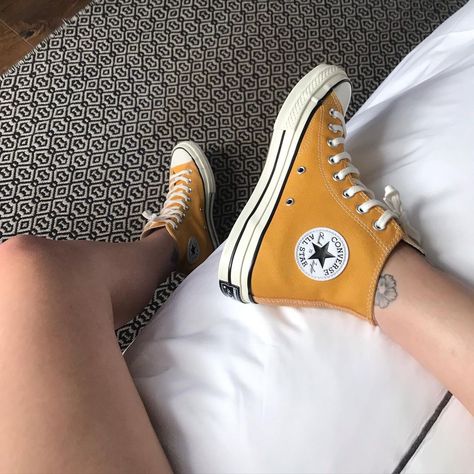 A picture of feet wearing a pair of yellow chuck taylors Mustard Yellow Converse Outfit, Yellow All Star Outfit, Converse Yellow Outfit, Converse Chuck 70 Outfit Men, All Star Converse, Converse Chuck 70 Outfit, Mustard Yellow Converse, Converse Yellow, Yellow Converse Outfit