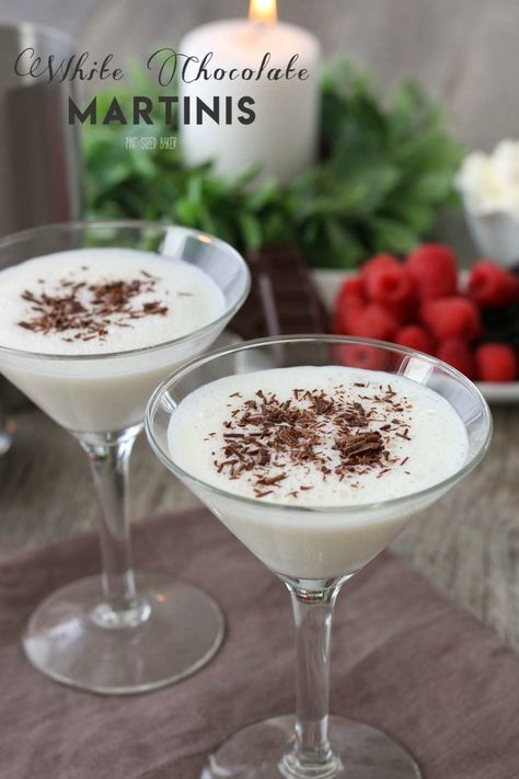 White Chocolate Martini Easy Christmas Drinks, White Chocolate Martini, Mint Chocolate Chip Milkshake, White Chocolate Liqueur, Chocolate Martini, Chocolate Liquor, Chocolate Liqueur, Vanilla Vodka, Martini Recipes