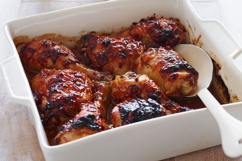 Easy recipe for BBQ chicken Orange Marmalade Chicken, Sticky Chicken Thighs, Marmalade Chicken, Orange Marmalade Recipe, Soy Sauce Chicken, Bone In Chicken, Marmalade Recipe, Sticky Chicken, Cut Orange