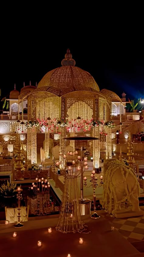 Vedi Mandap Decoration, Grand Mandap Decor, Mandap Decor Indian Night, Night Mandap Decor, Royal Mandap Decoration, Royal Wedding Theme Decorations, Mughal Theme Wedding Decor, Shadi Mandap Decoration, Night Wedding Decor Indian