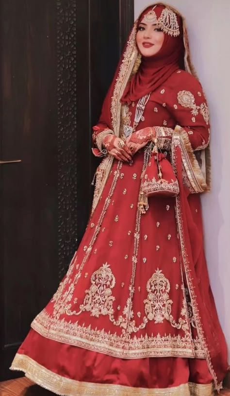 Heritage Couture, Pakistani Nikkah, Hijab Styles For Party, Marriage Traditions, Garara Dress, Fancy Abaya, Hijabi Bride, Bridal Hijab Styles, Modesty Dress