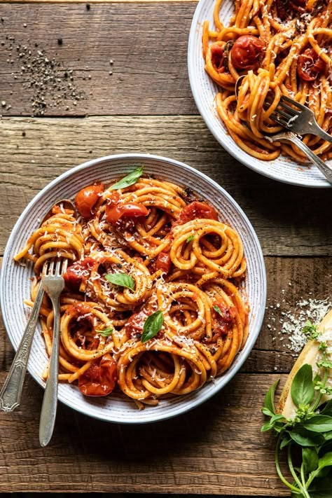 Bucatini Amatriciana | halfbakedharvest.com #pasta #easyrecipes #italian Bucatini Amatriciana, Delicious Food Images, Bucatini Pasta, Pasta And Sauce, Best Pasta Dishes, Pasta Italiana, Half Baked, Half Baked Harvest, Idee Pasto Sano