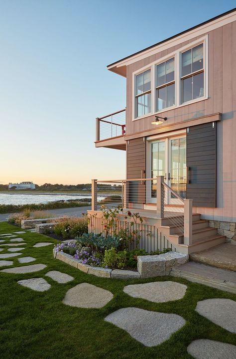 House In Maine, Oceanfront Beach House, Exterior Sliding Barn Doors, Maine Beach, Oceanfront Cottage, Summer Beach House, Beach House Exterior, Dream Beach Houses, Beach House Design