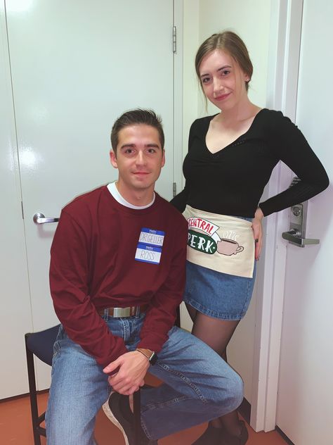 Friends Group Costume Tv Show, Rachel And Ross Halloween Costume, Friends Show Costumes, Monica And Chandler Costume, Rachel And Ross Costume, Friends Costume Ideas Tv Show, Ross And Rachel Halloween Costume, Rachel Halloween Costume, Ross And Rachel Costume