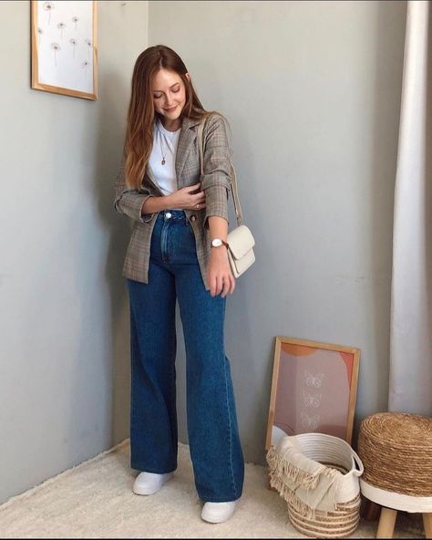 DARK BLUE WIDE LEG JEANS | Instagram Wide Leg Outfit, Wide Leg Jeans Outfit, Legs Outfit, Casual College Outfits, Business Casual Outfits For Work, Everyday Fashion Outfits, Casual Day Outfits, Elegante Casual, Mode Casual