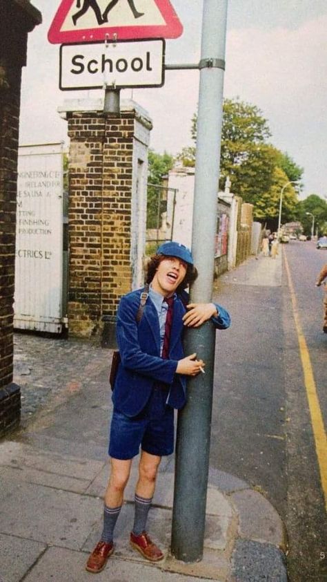 Acdc 70s, Angus Young 70s, Acdc 80s, Acdc Wallpapers, Acdc Aesthetic, Rock Band Wallpaper, 70s Rock Aesthetic, Classic Rock Aesthetic, 70s Bands