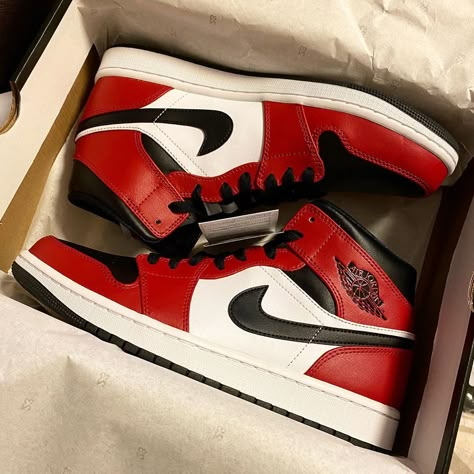 Chicago Red Jordans, Jordan 1 Rouge, Jordans Red And White, Nike Jordan Air 1 Red, Fire Red Jordan 1, Jordan 1 Red And White, Tenis Jordan 1, Jordan 1 Og Chicago, Jordans Chicago