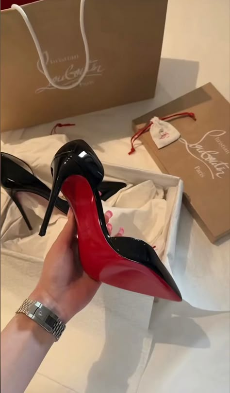 Black Shoes With Red Bottoms, Black Heels Red Bottoms, Louboutin Heels Aesthetic, Christian Louboutin Aesthetic, Louboutin Aesthetic, Heels Black Women, Heels Red Bottoms, Dream Heels, Red Bottom Heels