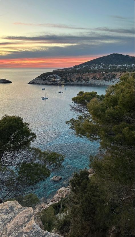 Ibiza Aesthetic Wallpaper, Summer In Ibiza, Travel Aesthetic Spain, Spain Aesthetics Wallpaper, Holiday Pictures Aesthetic, Spain Beach Aesthetic, Spain Instagram Pictures, Pretty Views Aesthetic, Aesthetic Holiday Pictures