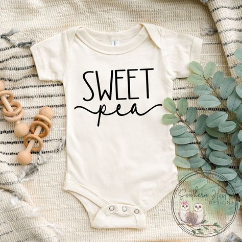 Sweet Pea Onesie® Cute Baby Onesie® Baby Shower Gift Coming - Etsy Canada Baby Clothes Gift, Grandma Onesie, Newborn Girl Gift, Natural Baby Clothes, Vintage Bodysuit, Funny Baby Onesie, Pregnancy Announcement Onesie, Outfit Baby Shower