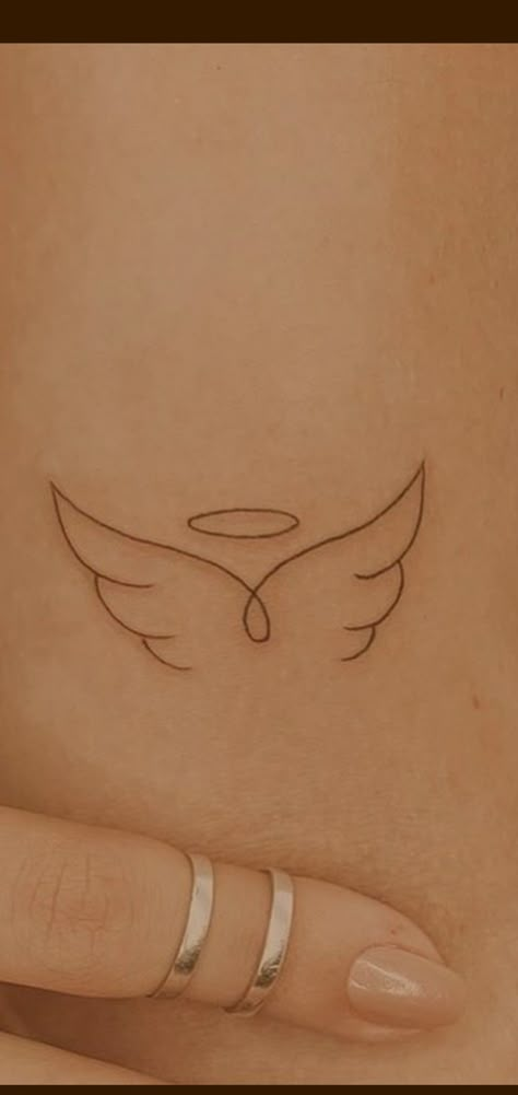 Simple Halo Tattoo, Angle Halo Tattoo, Angel Tattoo Neck Woman, 11:11 Tattoo Angel Wings, Pretty Wings Tattoo, Aesthetic Angel Wings Tattoo, Simple Angle Tattoos, Angel Tattoo Minimalist Simple, Angel Wings On Shoulder Tattoo