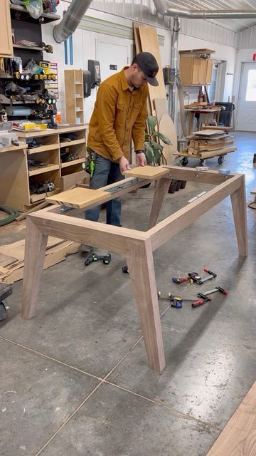 James Wesley, Expanding Table, Timber Table, Furniture Design Wooden, Carpentry Diy, Diy Furniture Renovation, Wood Working Gifts, Furniture Renovation, Wooden Projects