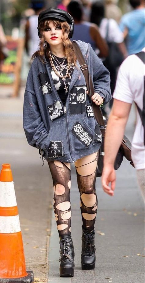 Saanvi Core Aesthetic, Punk Fashion 2023, Punk Outfit Board, Alternative Fashion 2023, Grunge Alternative Outfits, Punk Fall Fashion, Harajuku Grunge Fashion, Maximalist Alt Fashion, Voidpunk Fashion