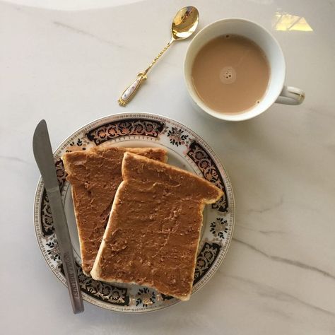 breakfast aesthetic Biscoff Toast, Biscoff Aesthetic, Biscoff Spread, Food Inspo, Start The Day, Bon Appetit, Toast, To Start, The Day