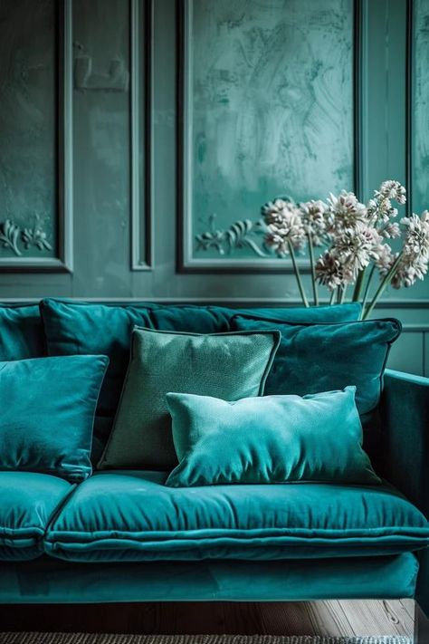 Fresh Turquoise Living Room Decor Tips Interior Design Turquoise, Turquoise Living Room Ideas, Turquoise Living Room, Turquoise Couch, Turquoise Paint Colors, Turquoise Sofa, Teal Wall Decor, Sofa Reupholstered, Turquoise Interior