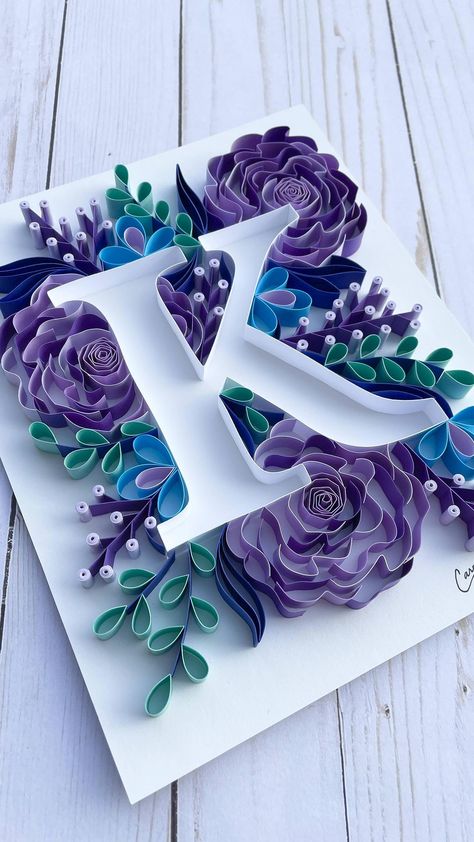 Carolyn Edge - Paper Artist | Enter to win prizes and learn more through the link in my profile! Let’s be new crafty bffs #paperquilling #quilling #quillingart… | Instagram Mini Quilling, Teknik Quilling, Diy Quilling Crafts, Quilling Flower Designs, Quilling Letters, Arte Quilling, Paper Quilling Tutorial, Paper Quilling For Beginners, Paper Quilling Flowers