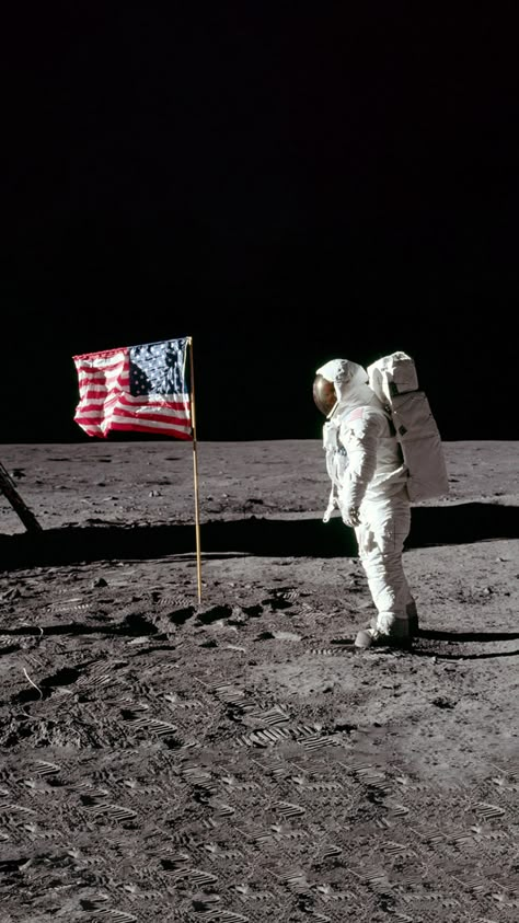 Happy International Day of Human Space Flight! Neil Armstrong was the first man to step on the Moon. He did that on July 20, 1969, five months before Kennedy’s deadline. Check out our Moon Unit for the full story! Nasa Pictures, Nasa Moon, Nasa Wallpaper, Blank Books, Nasa Apollo, Moon Walk, Apollo Missions, Buzz Aldrin, Neil Armstrong