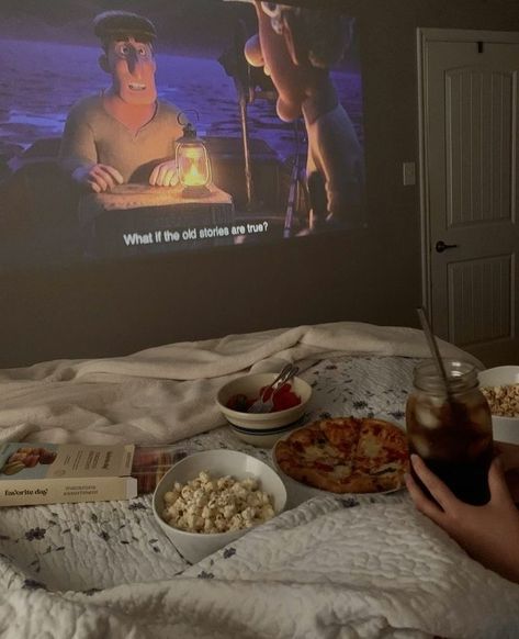 Movies Vision Board, Pizza Movie Night Date, Cute Date Ideas Aesthetic Winter, Pizza And Movie Night Aesthetic, Pinterest Board For Best Friend, Movie Night In Bedroom, Blow Up Mattress Movie Night, Hangout Pics With Friends, Dream Date Aesthetic