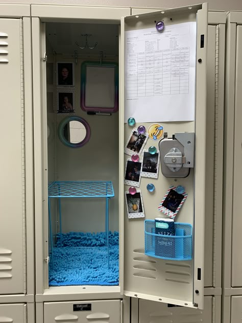 Middle School Locker Ideas Aesthetic, Aesthetic Locker Ideas For School, School Locker Decorations Aesthetic, Small Locker Organization, Locker Inspo Aesthetic, Locker Ideas Aesthetic, Aesthetic Locker Decor, Locker Aesthetic, Aesthetic Locker