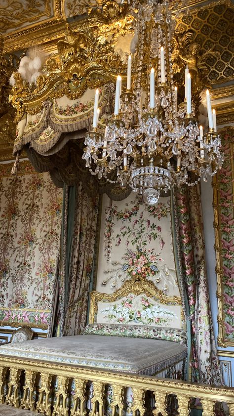 Palace Of Versailles Aesthetic Wallpaper, Palace Core Aesthetic, Versailles Marie Antoinette Bedroom, Marie Antoinette Lockscreen, Marie Antoinette Palace, Versailles Inspired Bedroom, Versailles Aesthetic Bedroom, Marie Antoinette Versailles, Marie Antoinette Bedroom Inspiration