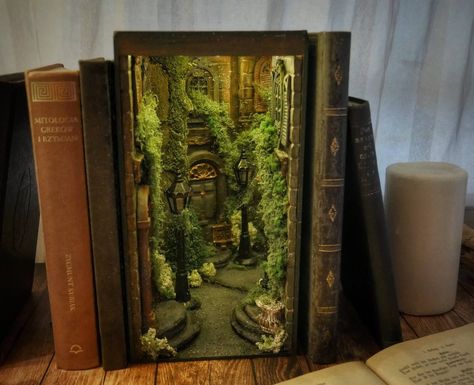 Dark night artist alley book nook with a mirror,old tenement houses booknook Check more at https://hikwa.com/product/dark-night-artist-alley-book-nook-with-a-mirrorold-tenement-houses-booknook/ Tree Diorama, Bookshelf Insert, Bookshelf Art, Artist Alley, Night Garden, Library Decor, House Book, Book Nook, Arte Inspo