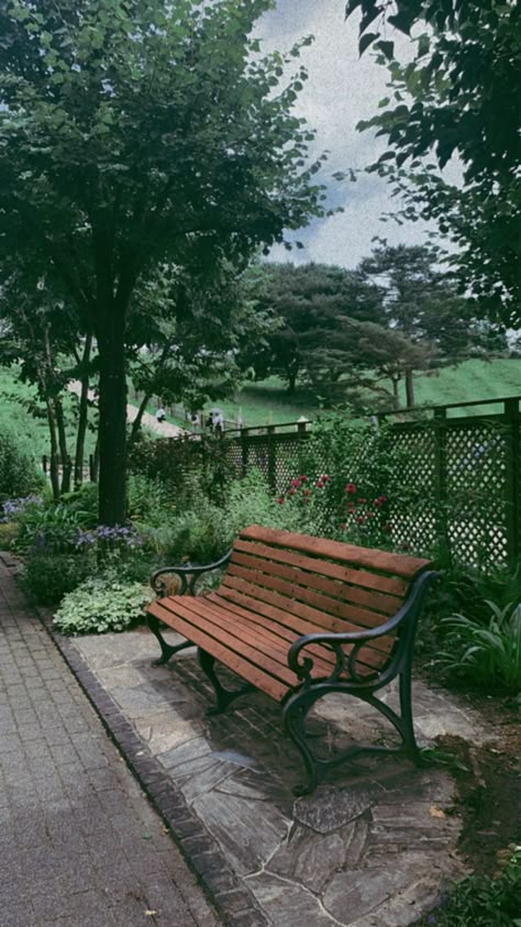 Bench Aesthetic Park, Japanese Park Aesthetic, Bangku Taman Aesthetic, Park Seating Design, Park Bench Aesthetic, Parque Aesthetic, Aesthetic Bench, Bench Aesthetic, Japanese Bench