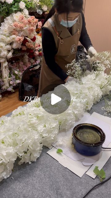 Wendy Zeng on Instagram: "The process of making a baby breath flower runner👏#dkbflower #flowerrunner#dkbflowers #weddingdecor #weddingphotography #flower #flowers #flowers #floral #floraldesign #new #designs #chinafactory #flower #event #event #event#DKBflowerWhatsApp:+8619139954965" How To Make A Flower Table Runner, Making Artificial Flowers, Flower Runner Wedding, Baby Breath Flower, Flower Event, White Centerpieces, Flower Runner, Table Flower Arrangements, White Centerpiece