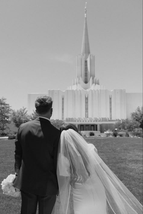 Lds Wedding Pictures, Mormon Wedding Photos, Temple Wedding Dress, Lds Wedding Photos, Lds Marriage, Meridian Temple Wedding, Lds Temple Wedding Exit, Temple Marriage Lds, Lds Temple Marriage