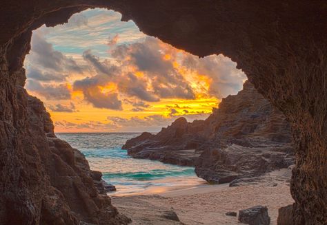 Halona cove, Oahu. Beautiful beach right next to the halona blowhole on the southeastern shore. Be careful though...in this area is one of the most dangerous ocean currents in the world, Ka Iwi, otherwise known as the Moloka'i Express.  Source: Kanu Hawaii Beach Cove, Beach Pink, Hawaiian Vacation, Hawaii Life, Hidden Beach, Hawaii Vacation, To Infinity And Beyond, Oahu Hawaii, Bora Bora