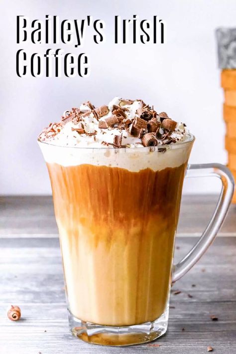 Baileys Irish Coffee, Baileys Recipes Drinks, Irish Cream Drinks, Spiked Coffee, Irish Coffee Recipe, Irish Cream Coffee, Baileys Coffee, Baileys Recipes, Hot Cocktails