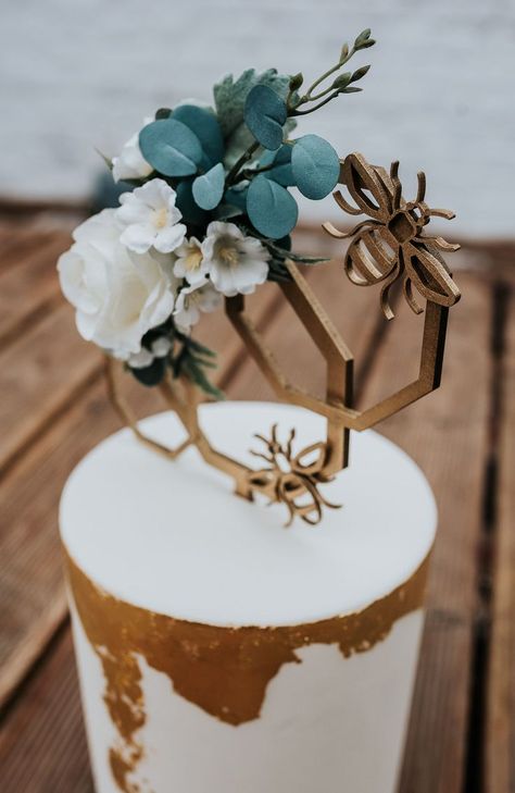 Bee Wedding Cake Topper, Bee Themed Wedding Cake, Honey Bee Wedding Cake, Bumblebee Wedding, Bee Theme Wedding, Bumble Wedding, Bee Bachelorette, Bee Wedding Theme, Bee Themed Wedding