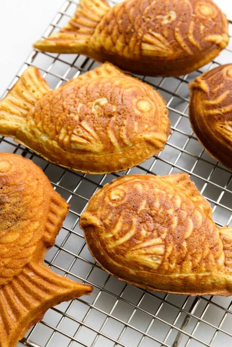 Waffle Shapes, Taiyaki Recipe, Fish Dessert, Fish Waffle, Taiyaki Fish, Fish Cookie, Waffle Cone Recipe, Sweet Red Bean Paste, Fish Cookies