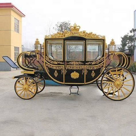 Royal Horse Aesthetic, Royal Horse Carriage, Bridgerton House, Royal Cars, Old Carriage, Carriage Horse, Royal Carriage, Vampire House, Royal Horse