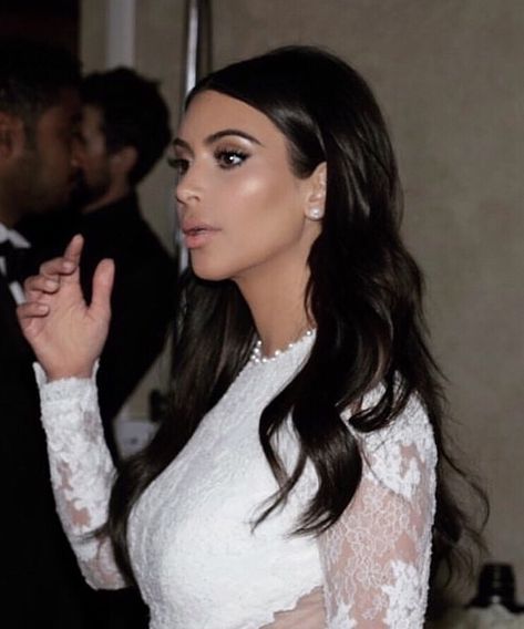 Kim Kardashian highlighter Smokey eye wedding makeup look 😭🔥 Wedding Hairstyles Kim Kardashian, Kim K Wedding Hair To Kanye, Kim Kardashian 2022 Makeup, Kim Kardashian Bridal Makeup, Out Of Face Wedding Hairstyles, Kim Kardashian Bridal Hair, Kim Wedding Hair, Kim K Wedding Makeup, Kim Kardashian Wedding Hair Inspiration