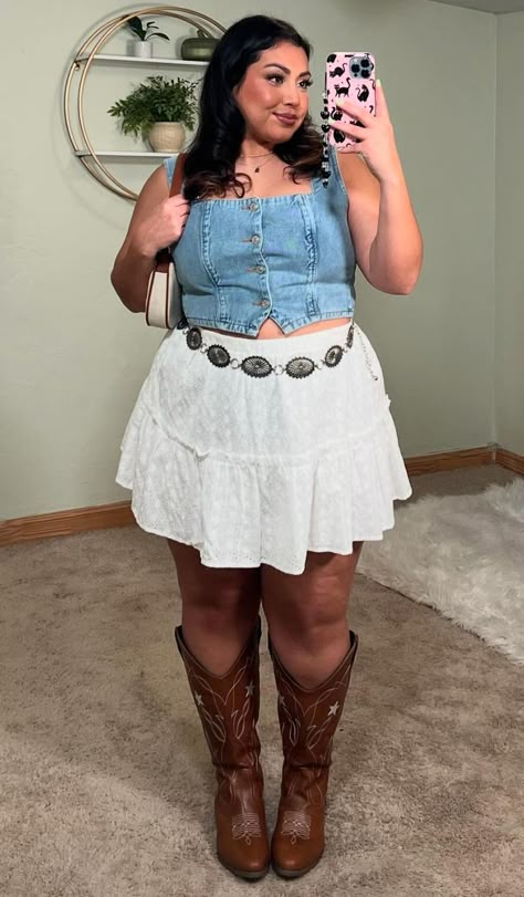 Plus Size Ranch Outfit, Rodeo Outfits Midsize, Country Festival Outfit Midsize, White Dress With Belt Outfit, Plus Nashville Outfits, Plus Size Cowgirl Boots Outfit, Country Festival Outfit Summer Plus Size, White Skirt Country Outfit, Nashville Outfits Going Out Plus Size