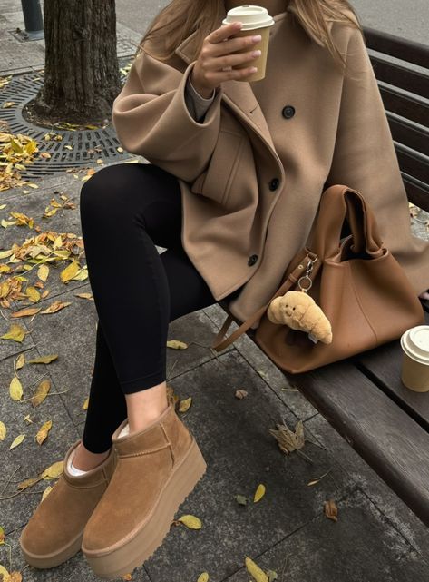 Uggs Classic Mini Outfit, Cute Fall Outfits Comfy, Ugg Outfits Winter, Casual Cute Fall Outfits, Fall Outfits Latina, Fall Outfits Old Money, Fall Outfits Curvy, Comfy Casual Fall Outfits, Ugg Ultra Mini Outfit