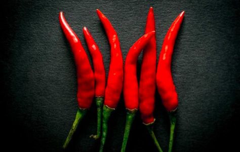 Capsaicin http://www.bicycling.com/food/injury-prevention/8-natural-alternatives-to-tylenol/slide/4 Aquaponics System Design, Vertical Aquaponics, Fever Relief, Wellness Home, Recipes Healthy Snacks, Health Medicine, Aquaponics System, Natural Anti Aging, System Design